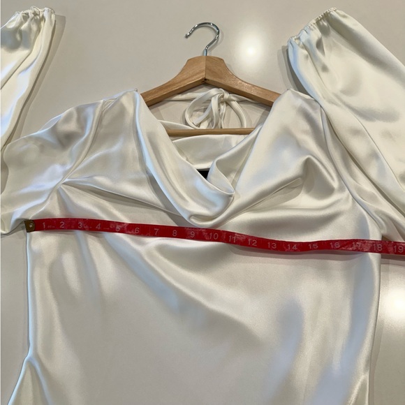 ST.‎ JOHN Satin Cowl Neck Liquid Cloud Long Sleeve Blouse Size 4 - Picture 5 of 7
